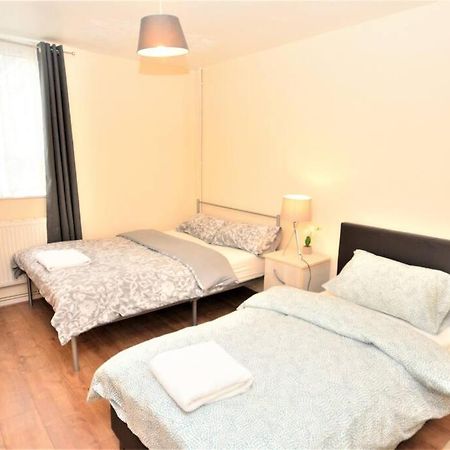 Spacious 2Bedroom Condo With Patio By Excel Centre Londres Extérieur photo