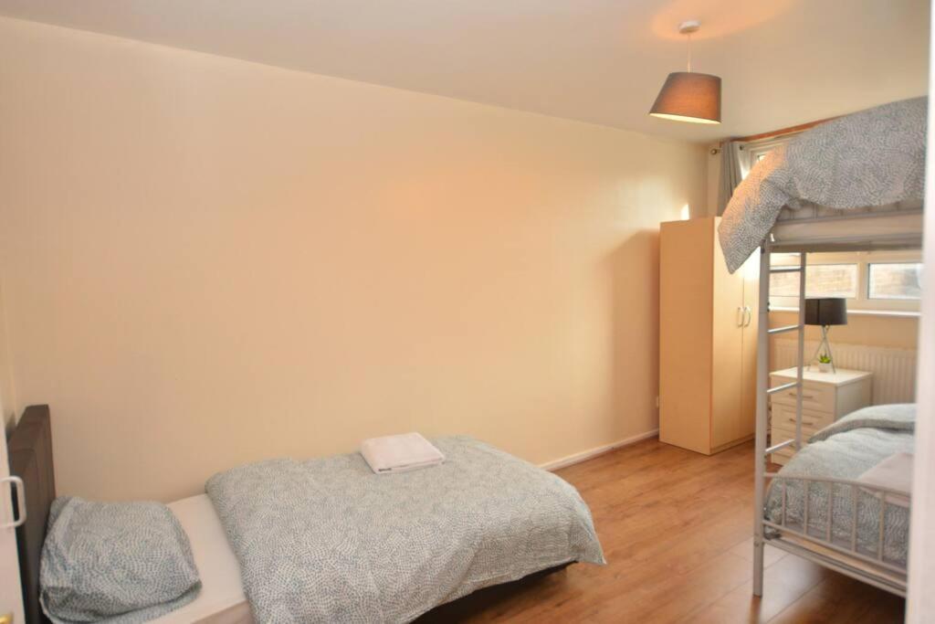 Spacious 2Bedroom Condo With Patio By Excel Centre Londres Extérieur photo