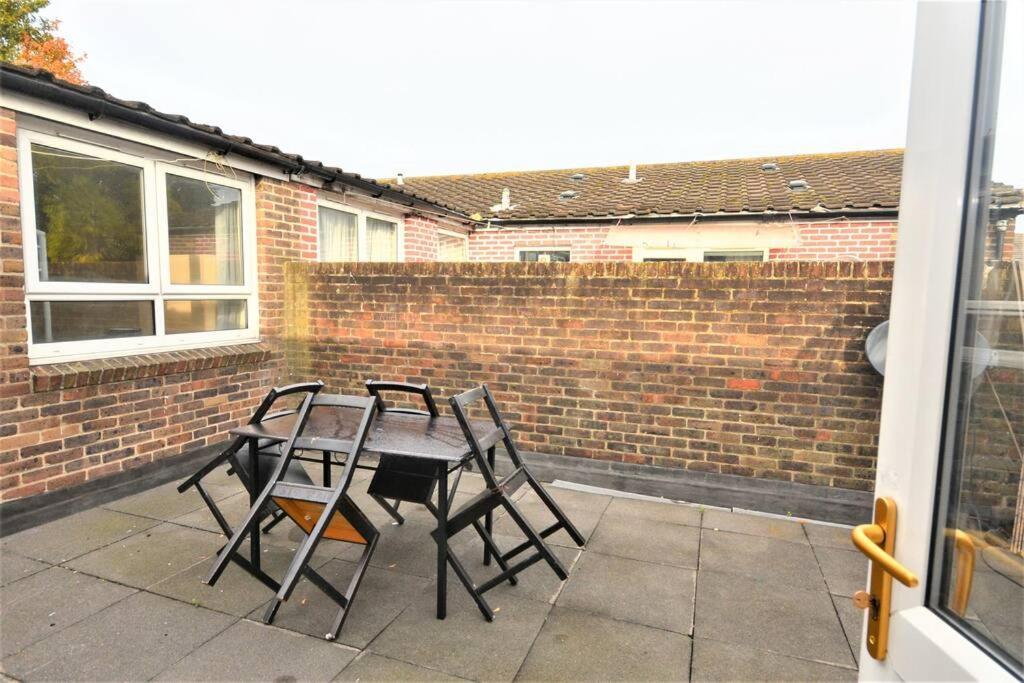 Spacious 2Bedroom Condo With Patio By Excel Centre Londres Extérieur photo