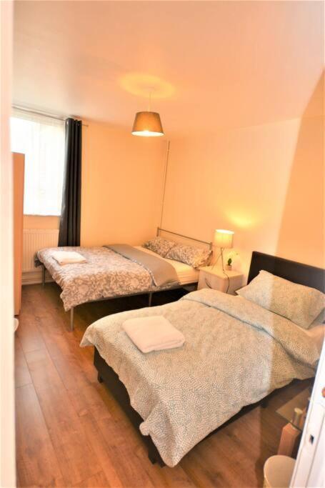Spacious 2Bedroom Condo With Patio By Excel Centre Londres Extérieur photo