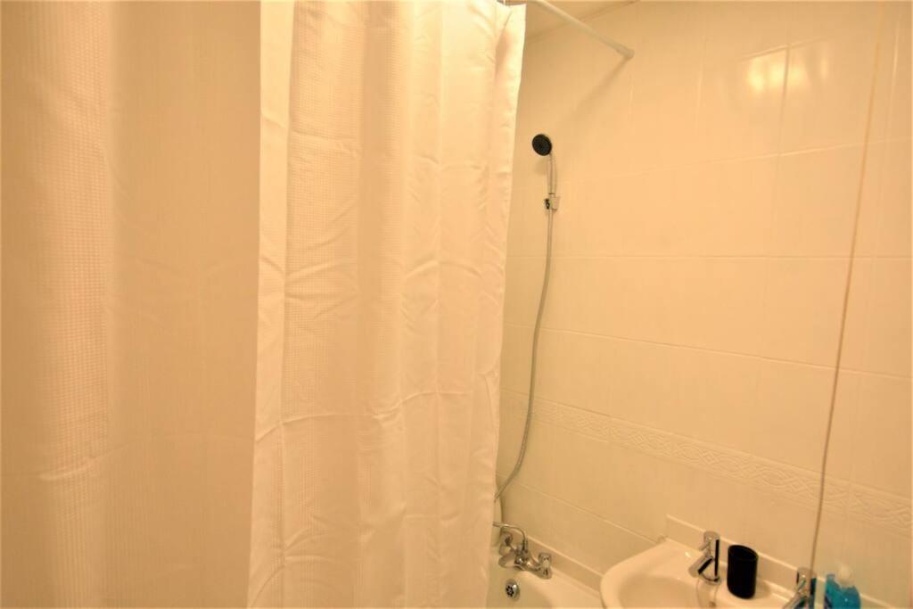 Spacious 2Bedroom Condo With Patio By Excel Centre Londres Extérieur photo