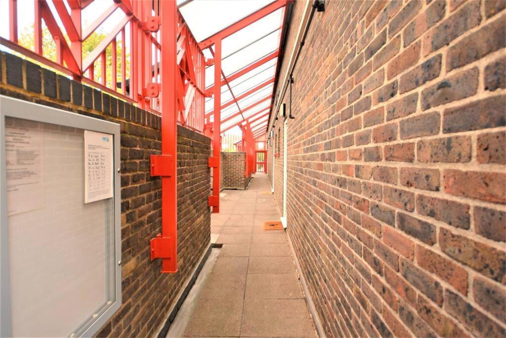 Spacious 2Bedroom Condo With Patio By Excel Centre Londres Extérieur photo