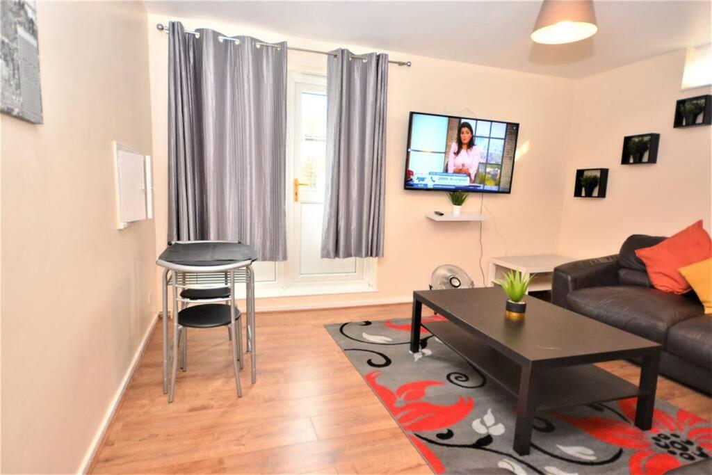 Spacious 2Bedroom Condo With Patio By Excel Centre Londres Extérieur photo