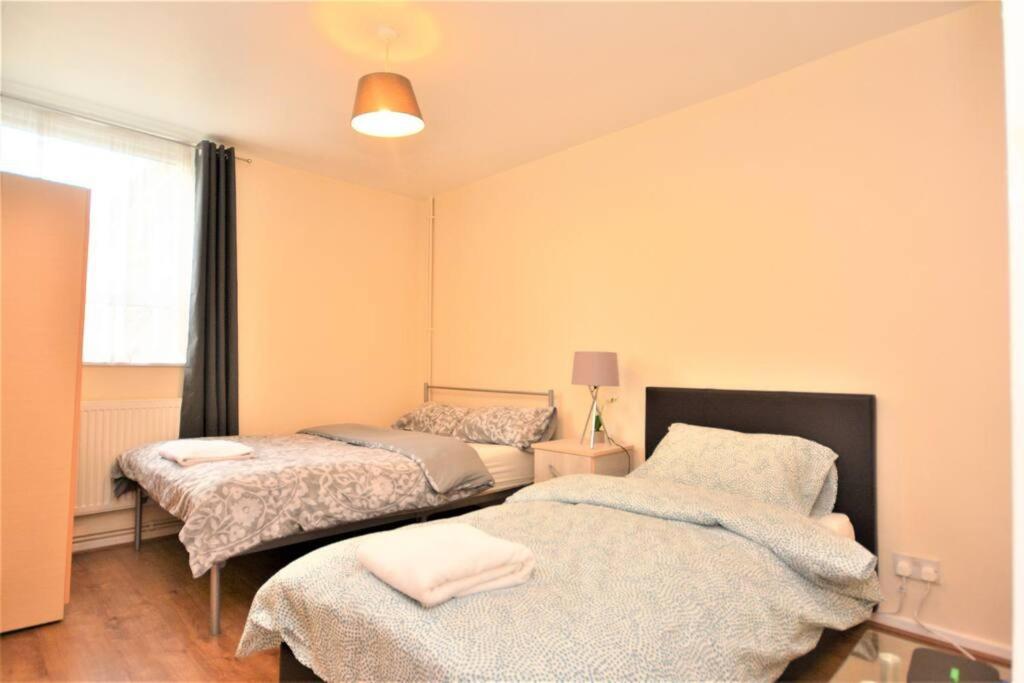 Spacious 2Bedroom Condo With Patio By Excel Centre Londres Extérieur photo